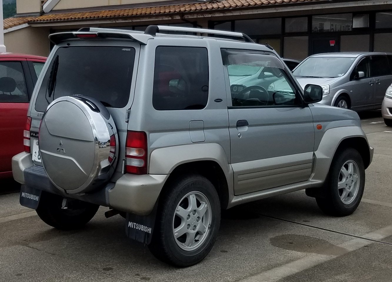 Mitsubishi Pajero technical specifications and fuel economy